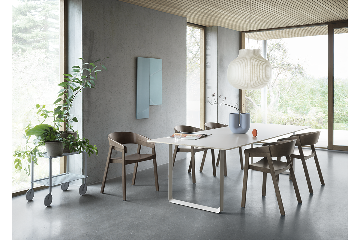 Inspiratie Interieur Eetkamer, Muuto, cover chair, 70/70 tafel, flow trolley, strand lamp hanglamp